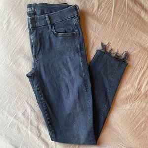 Mother Looker Ankle Fray in Blackbird